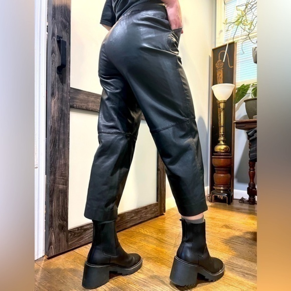 DKNY Soft 100% leather capri pants satin lined super cute all occasions! ✨